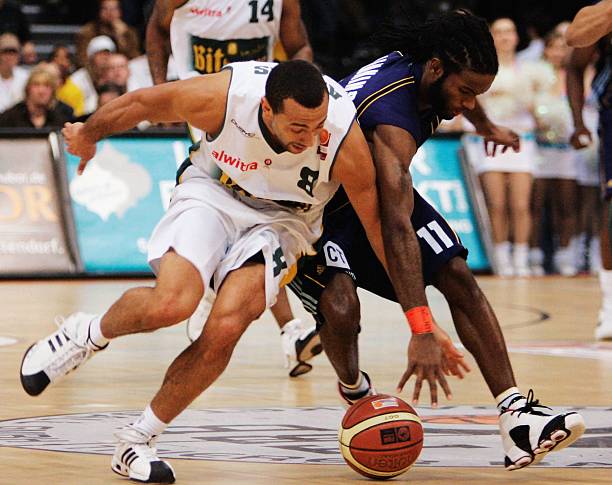 她在技术上 她在技术上